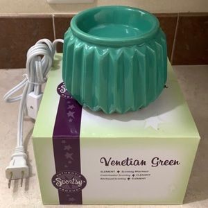 Mint green Scentsy Warmer